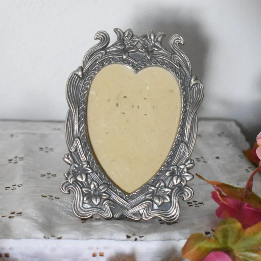 Antique Vintage Small Silver Pewter Metal Lily Flowers Heart Picture Frame Decor